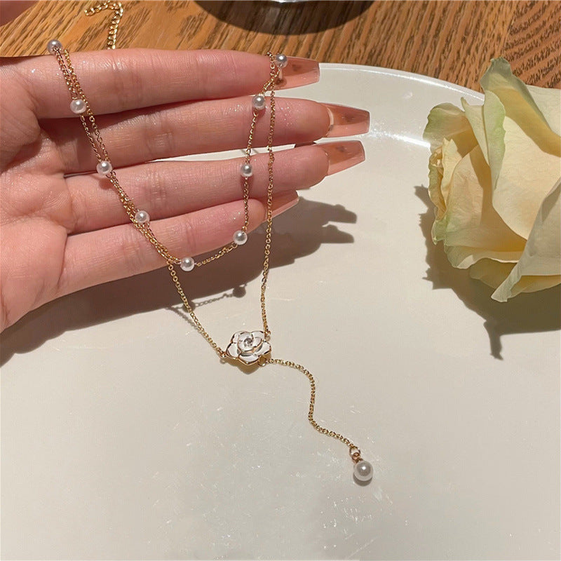 Double pearl necklace