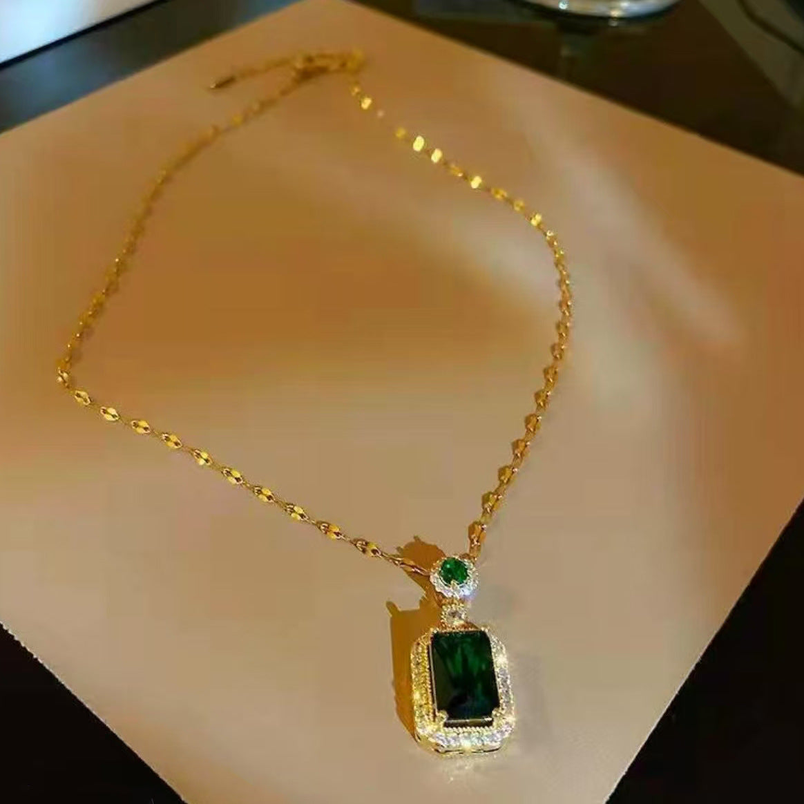 Light luxury diamond necklace vintage emerald pendant