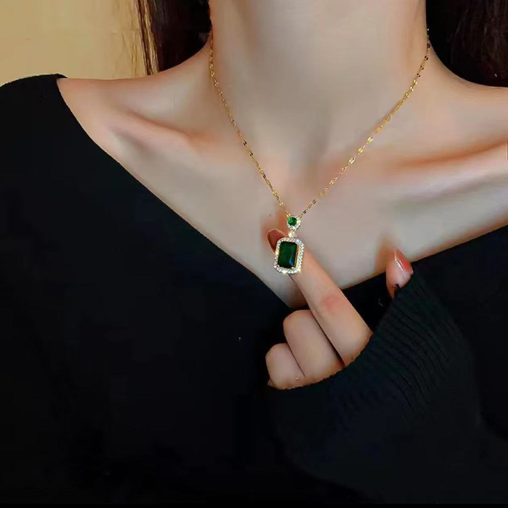 Light luxury diamond necklace vintage emerald pendant